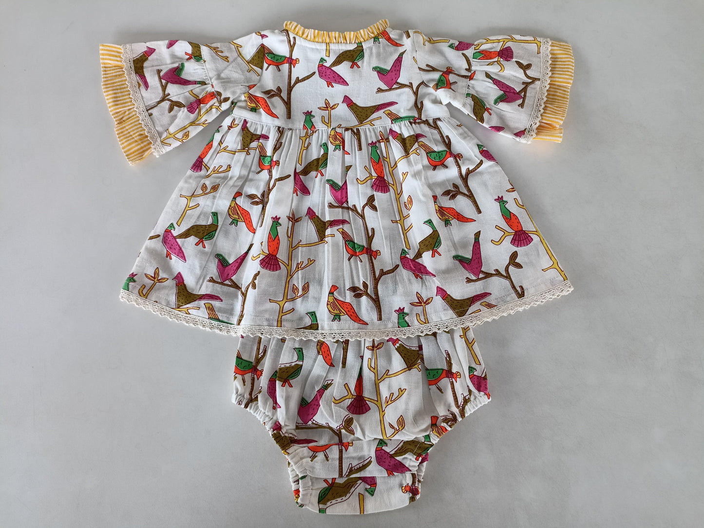Off-White Multicolor Brid Print Bell Sleeve Dress & Diaper Cover romper Yo Baby Wholesale